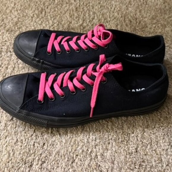 Black Converse Chuck Taylor Shoes - Picture 1 of 6